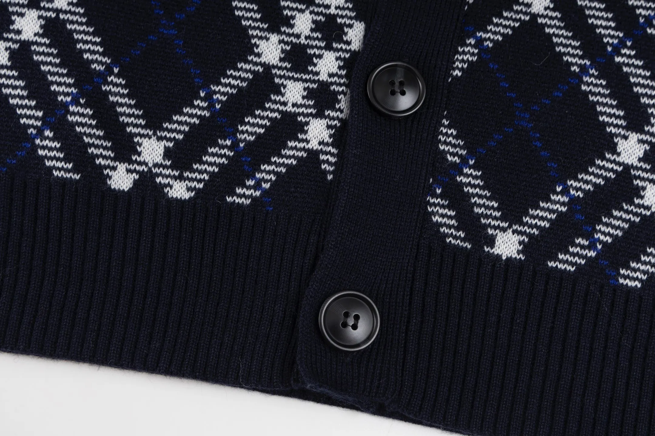 BBR V 49,900 ， ， 。Classic Burberry ， 。V ， 。 ， 。 ， 。 ， ， 。 ， BURBERRY Quality 。 ， 。 Size:S/M/L